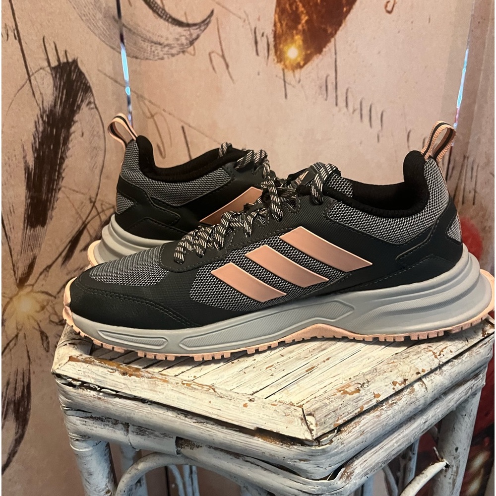 Adidas cloud foam comfort sneakers